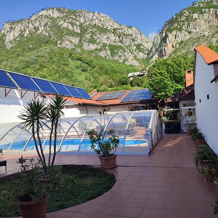 Pensiunea La Dolce Vita Băile Herculane Exteriör bild
