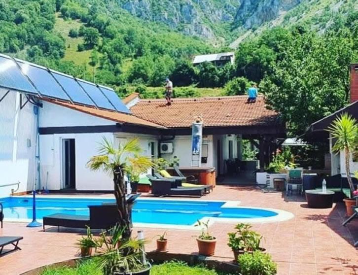 Pensiunea La Dolce Vita Băile Herculane Exteriör bild