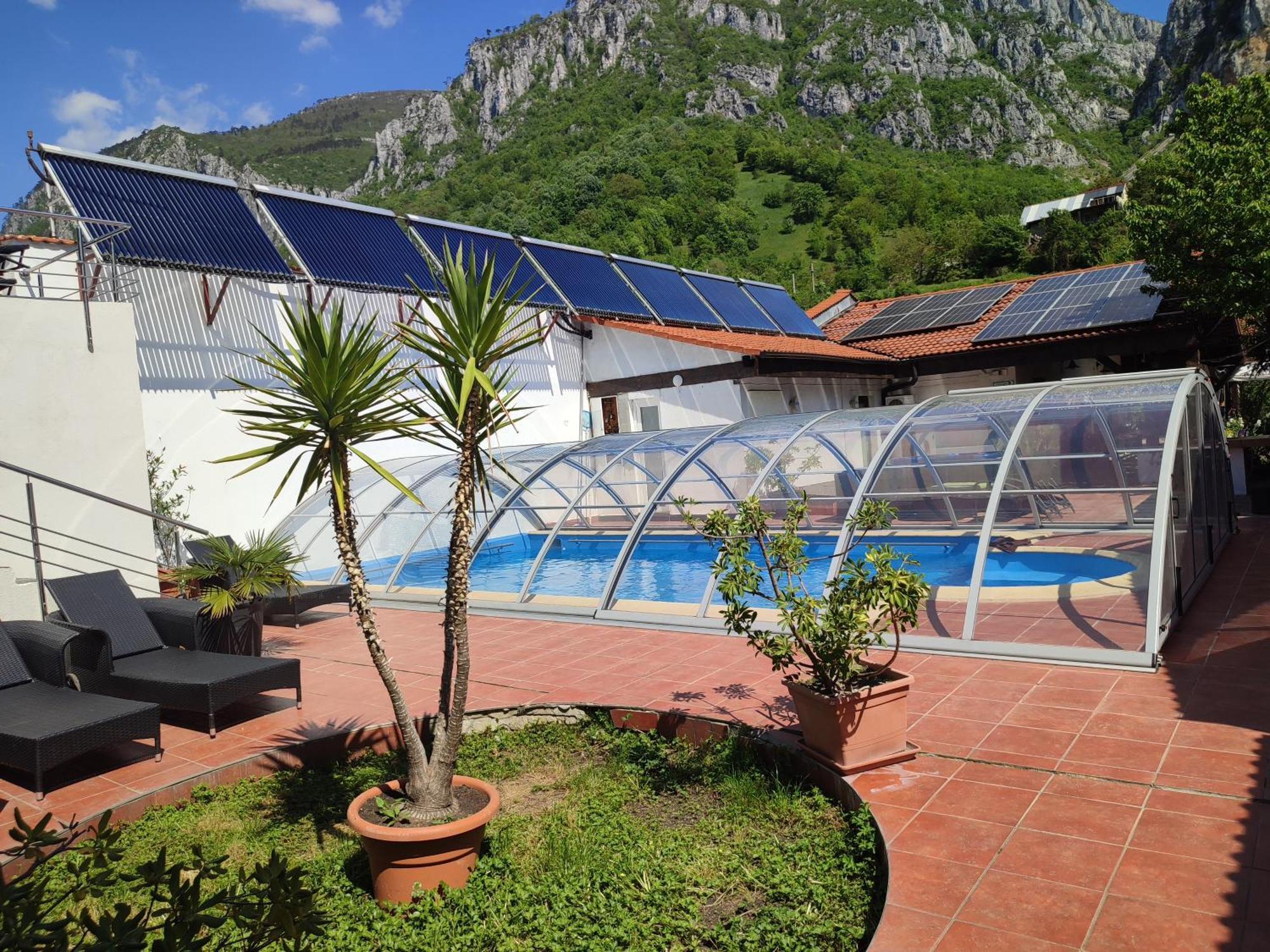 Pensiunea La Dolce Vita Băile Herculane Exteriör bild