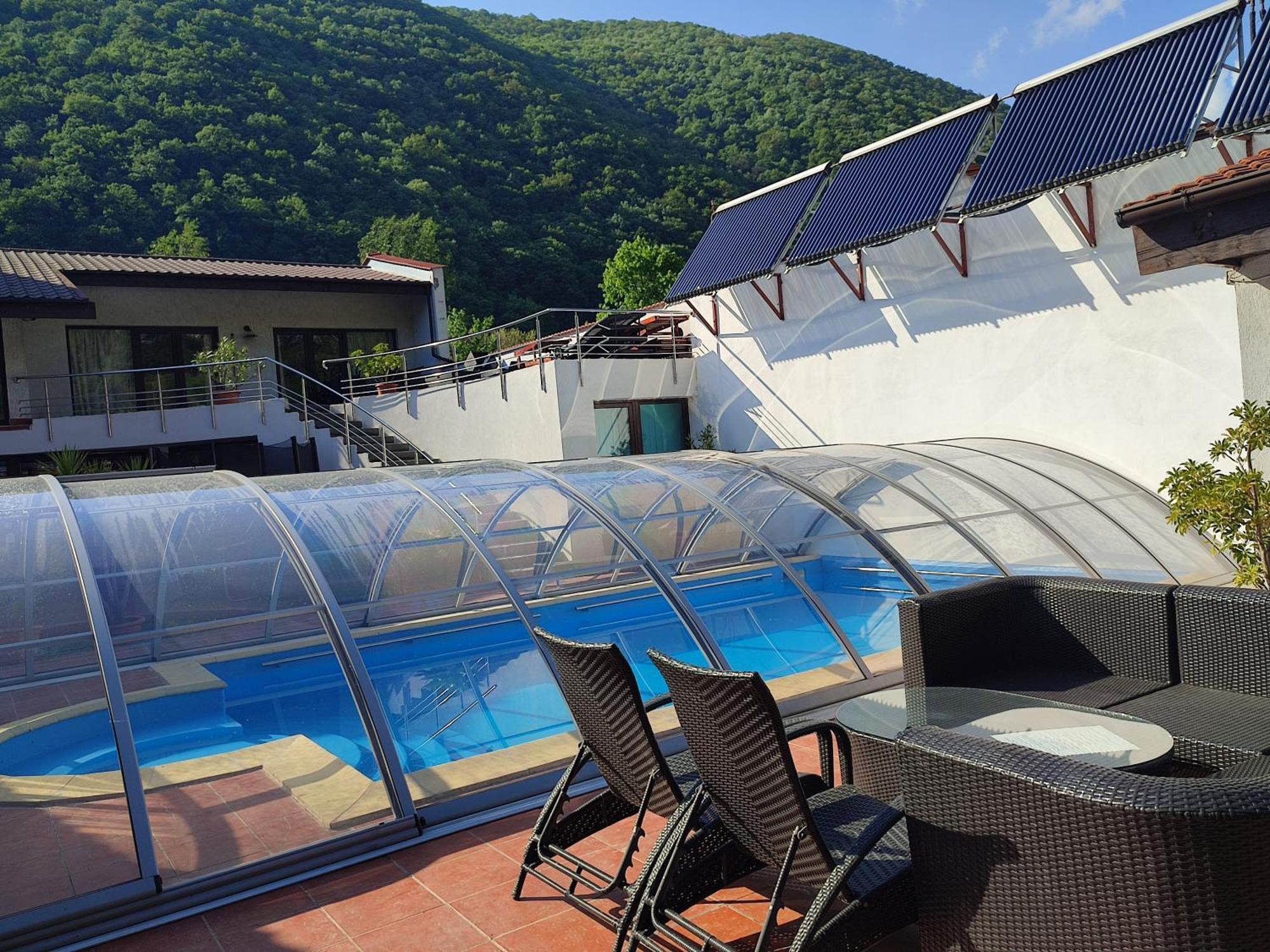 Pensiunea La Dolce Vita Băile Herculane Exteriör bild