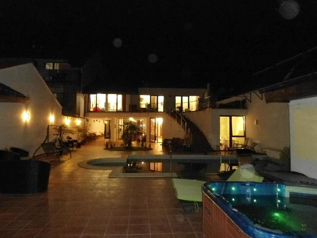 Pensiunea La Dolce Vita Băile Herculane Exteriör bild