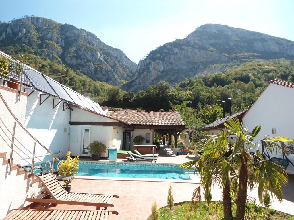 Pensiunea La Dolce Vita Băile Herculane Exteriör bild