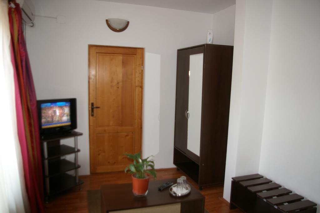 Pensiunea La Dolce Vita Băile Herculane Exteriör bild