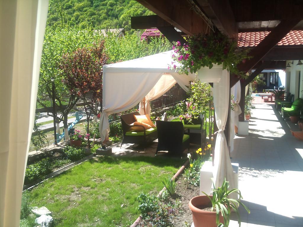 Pensiunea La Dolce Vita Băile Herculane Exteriör bild