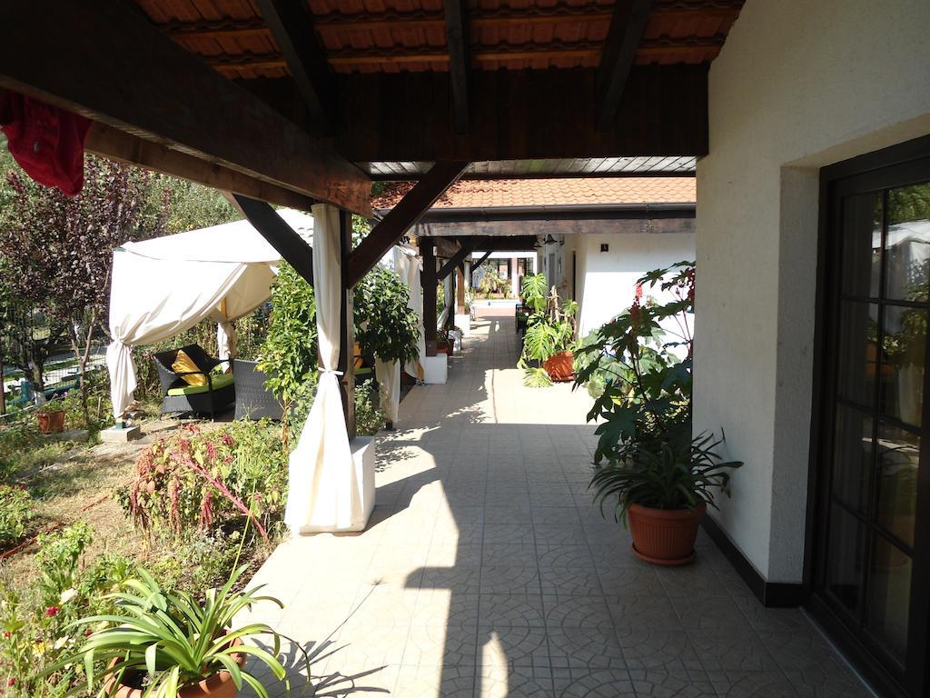 Pensiunea La Dolce Vita Băile Herculane Exteriör bild
