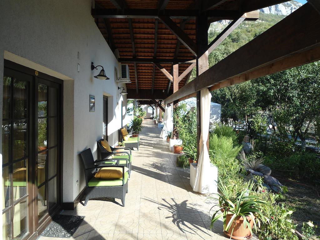 Pensiunea La Dolce Vita Băile Herculane Exteriör bild