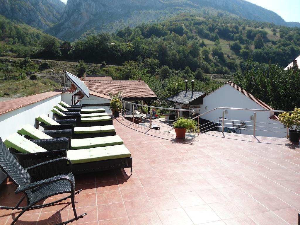 Pensiunea La Dolce Vita Băile Herculane Exteriör bild