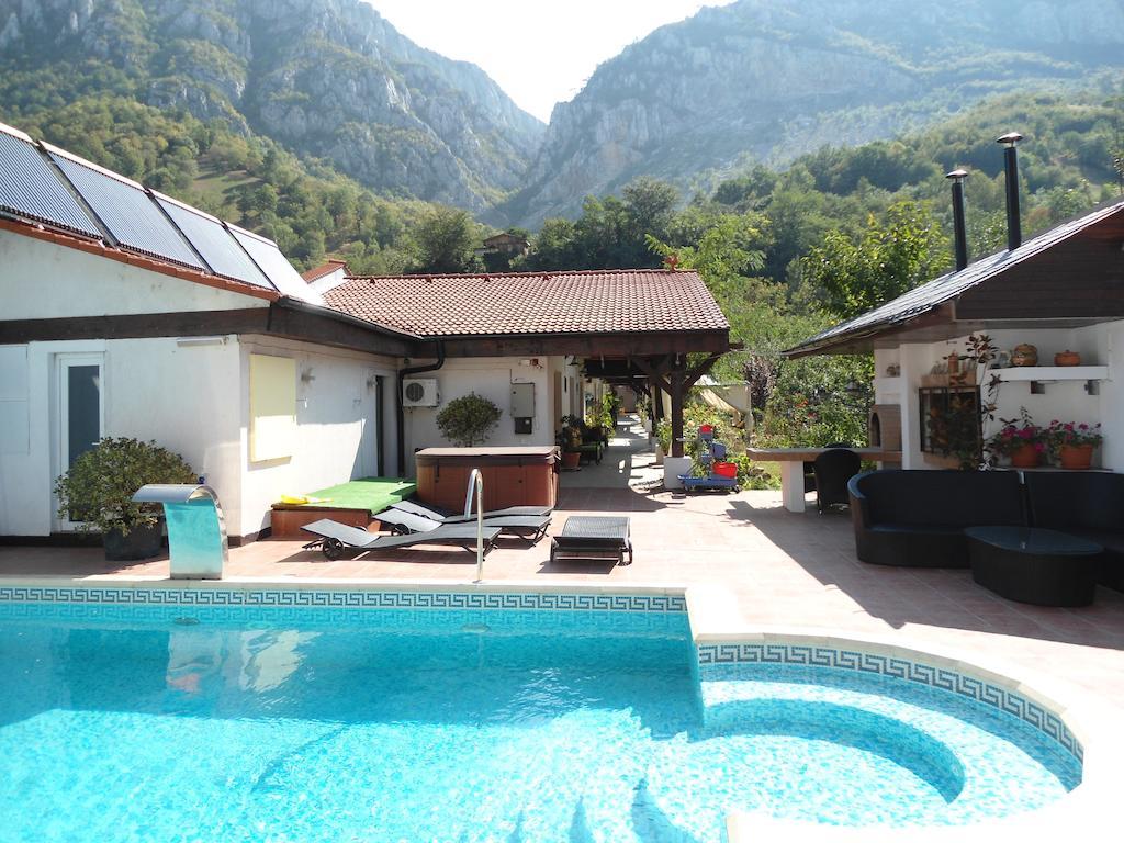 Pensiunea La Dolce Vita Băile Herculane Exteriör bild