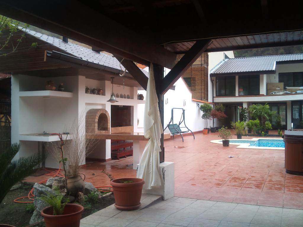 Pensiunea La Dolce Vita Băile Herculane Exteriör bild