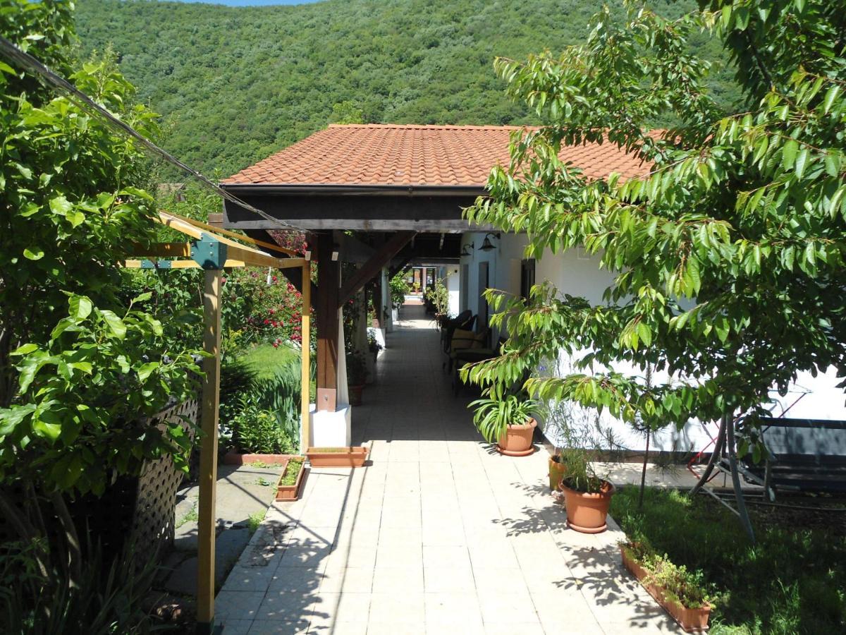 Pensiunea La Dolce Vita Băile Herculane Exteriör bild
